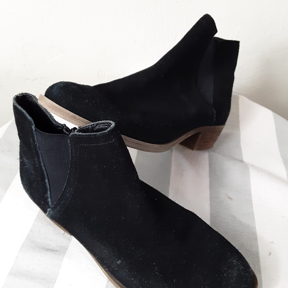Kensie Black Suede Ankle boots size 9